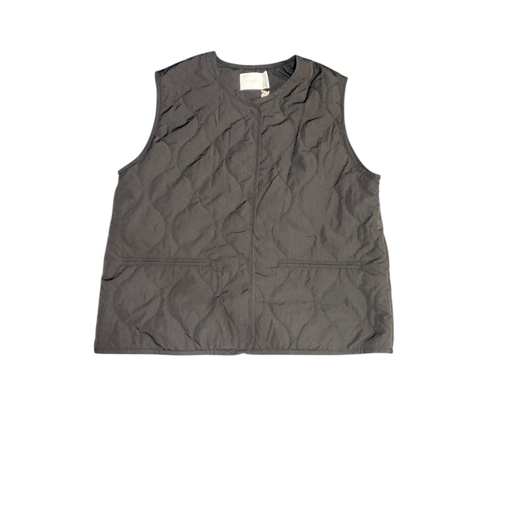 Women’s Quilted black button vest size Medium